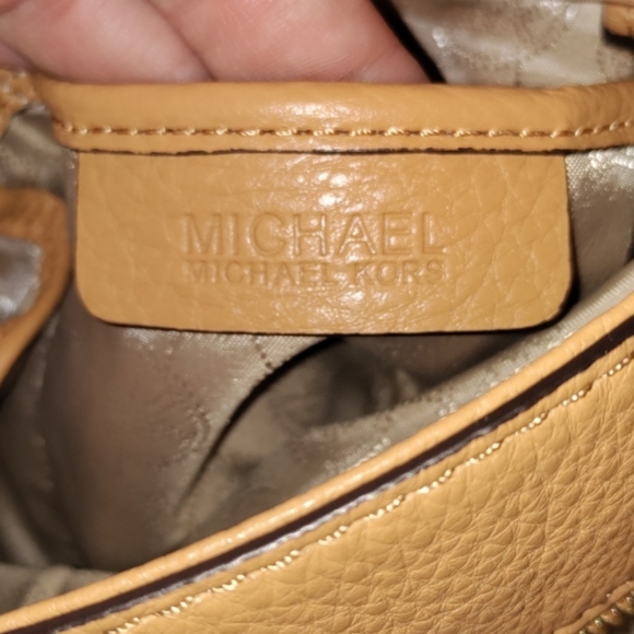 Michael Kors pebble Leather Shoulder 🛍️ Bag Gold Hardware - Picture 7 of 13